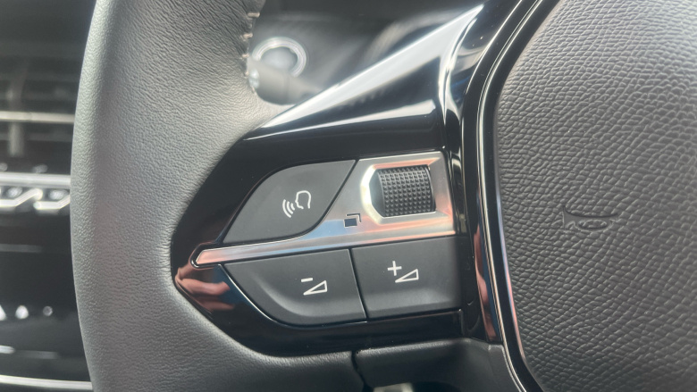 Peugeot 208 1.2 PureTech 100 Allure Premium + 5dr Petrol Hatchback